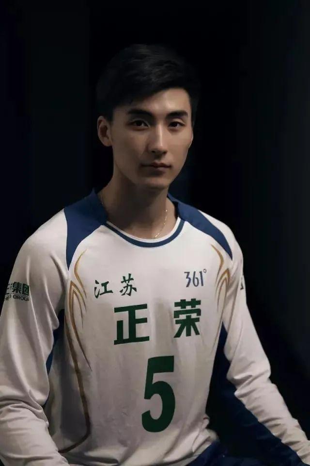 体育老师小张的小说，热血青春与运动激情的交织