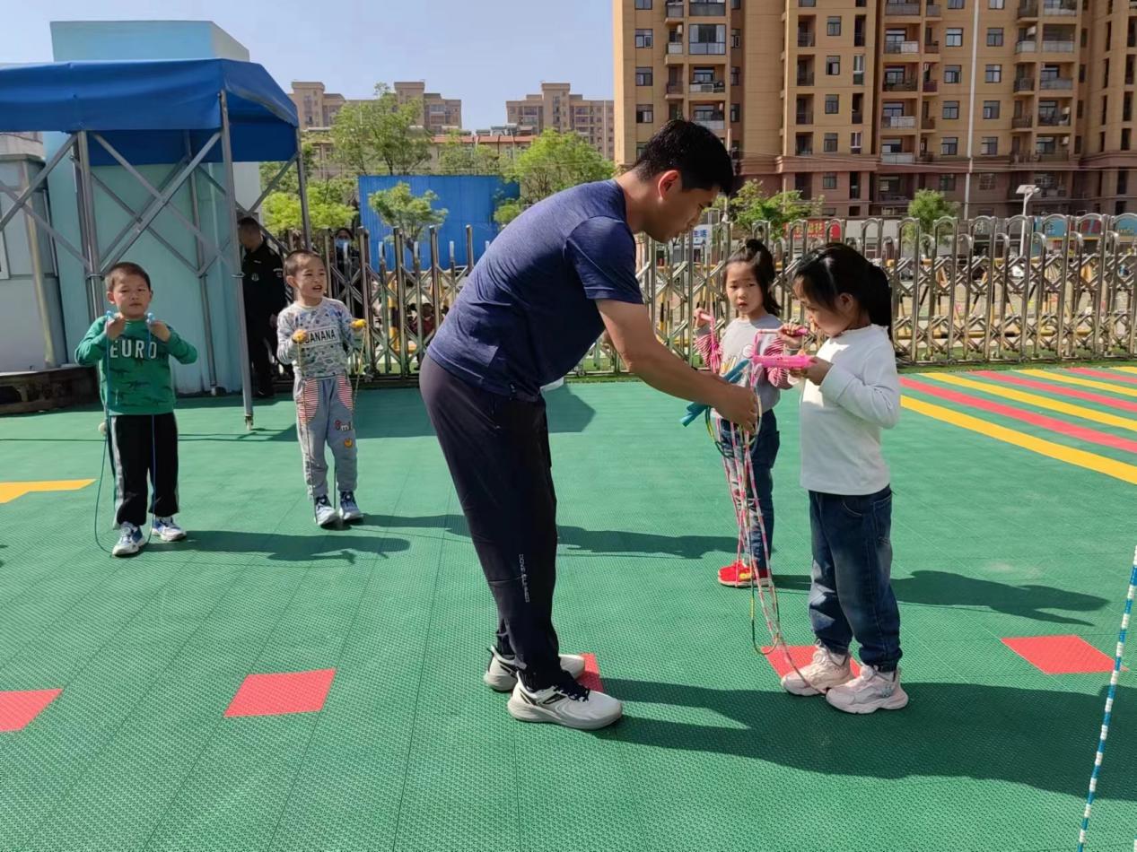 幼儿园体育跳绳，孩子们健康与快乐成长的起点