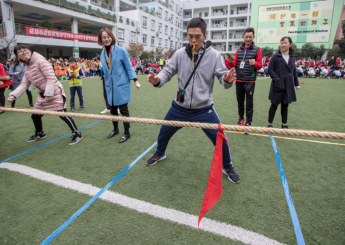 手指的力量，拔河运动中体育精神的璀璨展现
