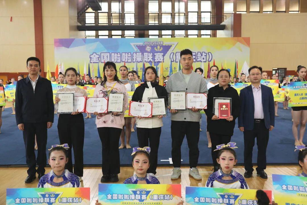 重庆朝阳中学体育教师，塑造健康力量的楷模
