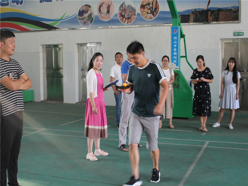 重庆朝阳中学体育教师，塑造健康力量的楷模