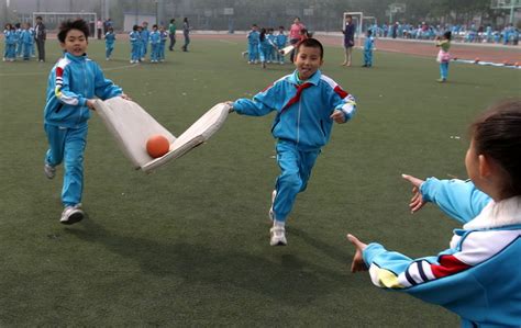 小学丰富多彩的体育活动