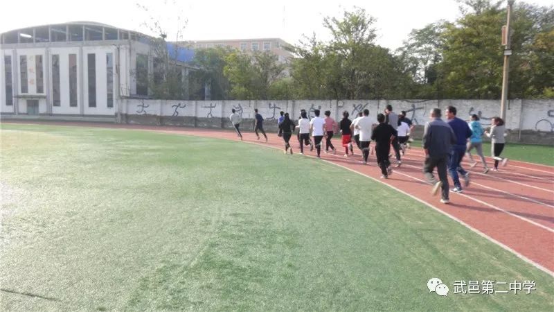 体育老师素质大赛跳远，提升技能，展现风采