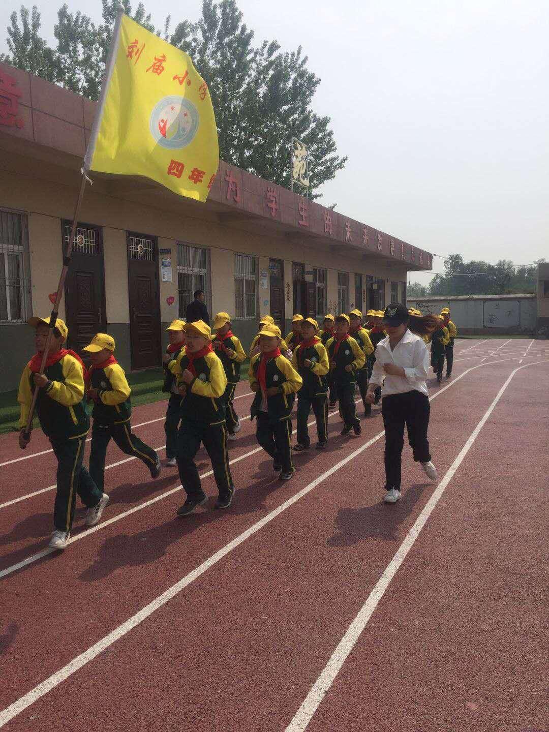 小学简单的体育活动，塑造健康身心，培养团队精神