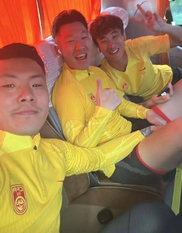 让三追四，白鹿青崖间的壮志凌云——王大雷赛前合影背后的故事