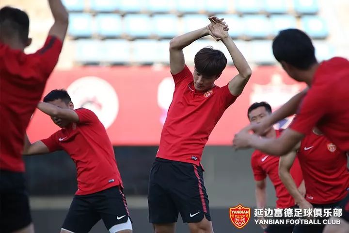让三追四，白鹿青崖间的壮志雄心——王大雷赛前合影背后的故事