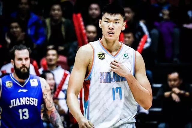 上海与新疆大名单揭晓，泰勒-哈维首秀在即，王哲林内线迎战哈雷尔