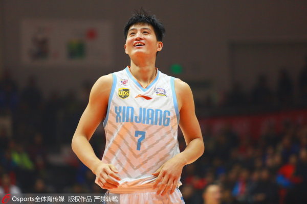 上海与新疆大名单揭晓，泰勒-哈维首秀在即，王哲林内线迎战哈雷尔