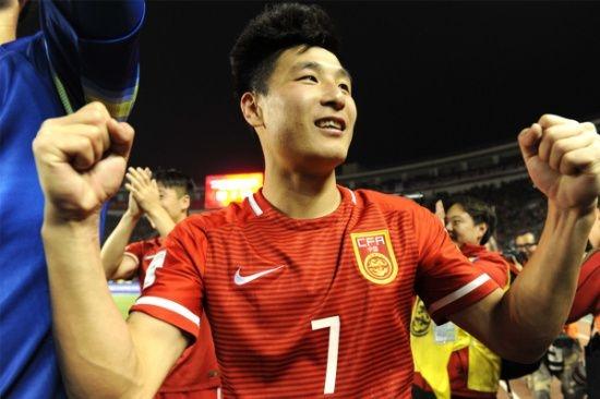 足球报，国足未来五年内实力难以迅速提升，年轻球员短期爆发不现实——探究中国足球发展现状与挑战