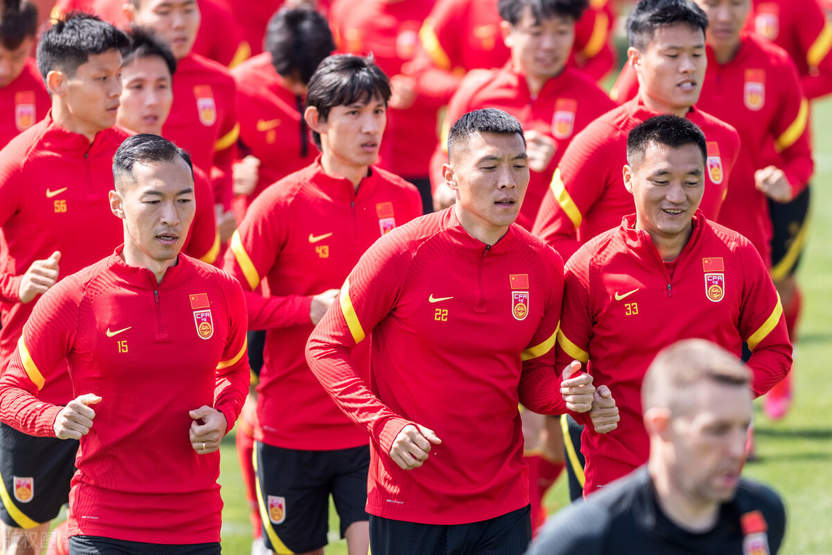 长期集训对国足无益，心理负面影响大于竞技状态