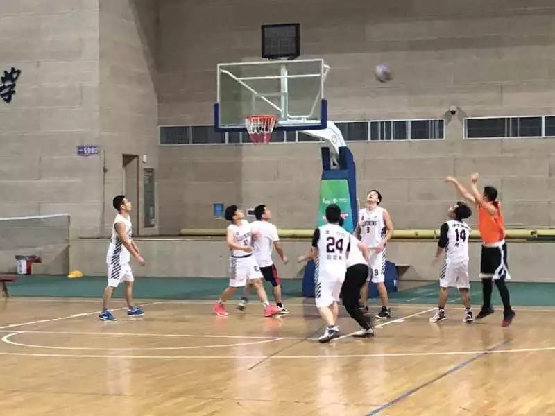 大学体育必修之球，探索球类运动的多样性与必要性