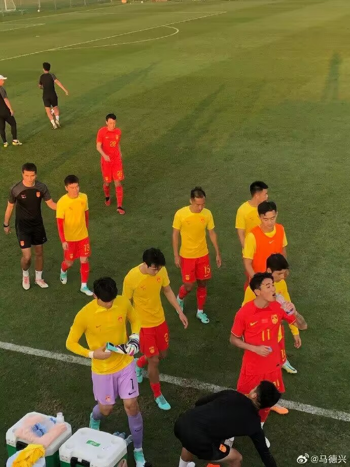 马德兴聚焦，乌兹国少疯狂热身十二场，亚洲同龄不败战绩揭秘