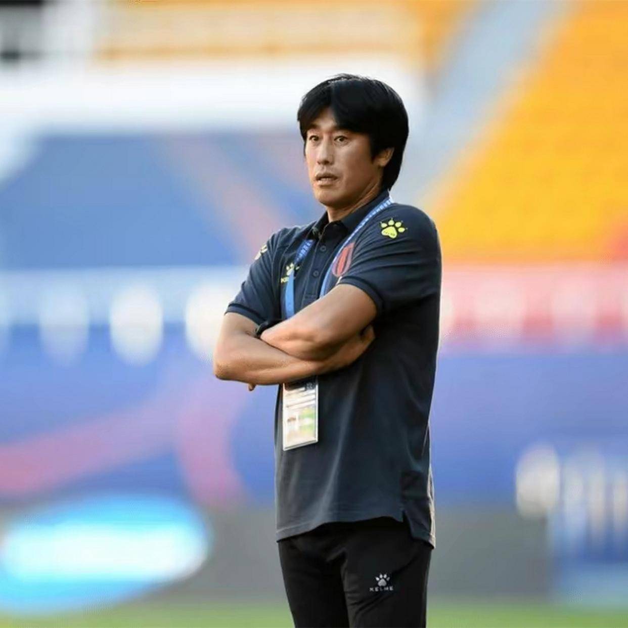 马德兴婉拒多队邀请，国少冲刺期无需更多热身——上村健一坚定态度