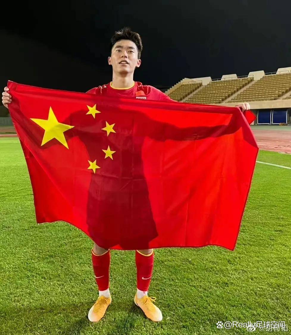国足迎来蜕变时刻，嵌合体阵容重塑，老将新人各司其职