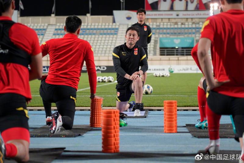 国足迎来蜕变时刻，嵌合体阵容重塑，老将新人各司其职