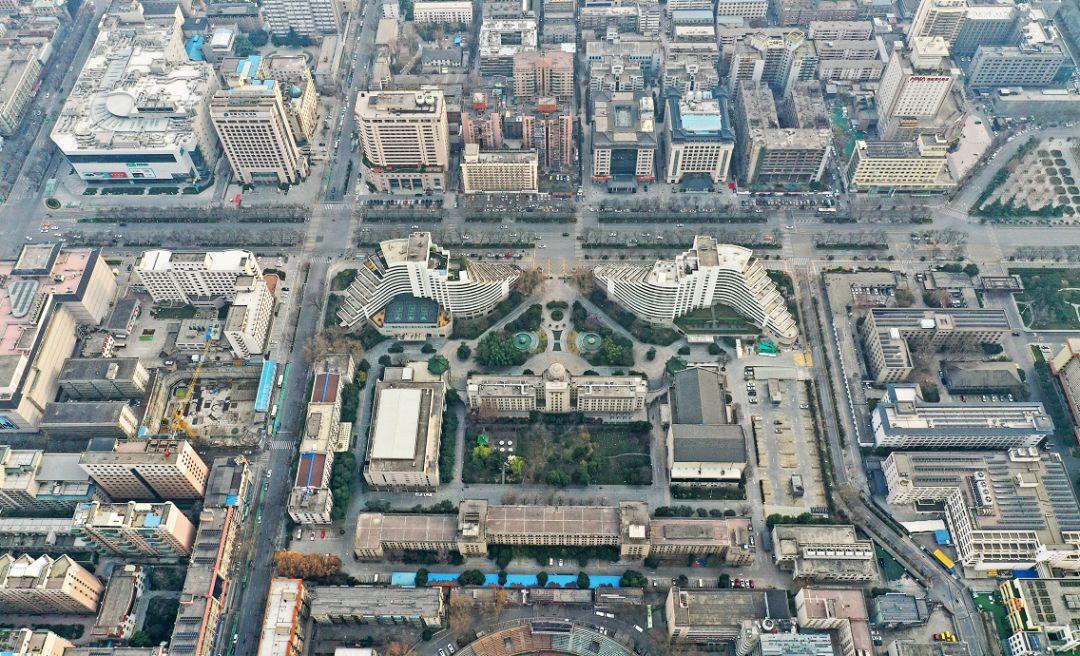 西安体育场烟囱倒塌事件，原因、影响与反思