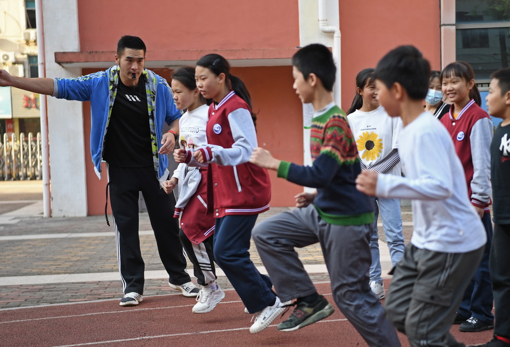 海螺小学体育老师的工资概览