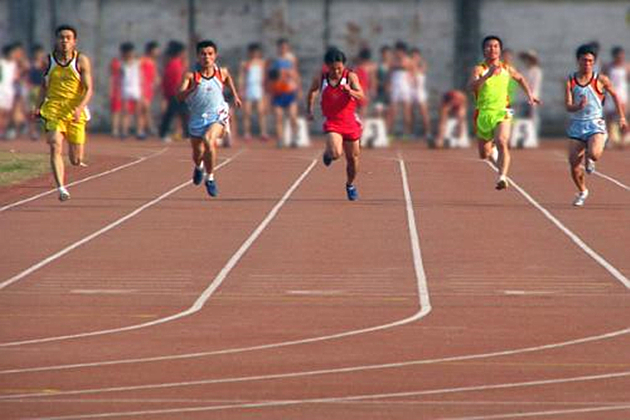 小学体育60米跑步视频，点燃孩子们的运动激情！