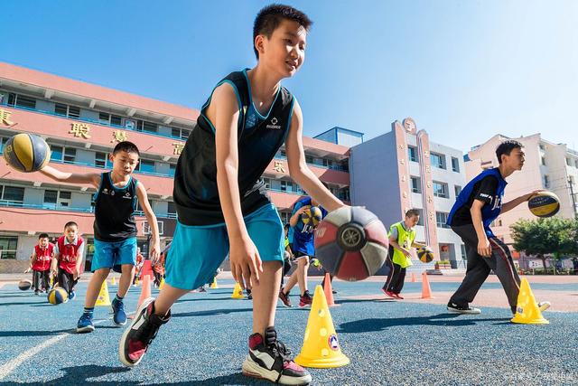 小孩学体育应该选哪些学校？——全面指南