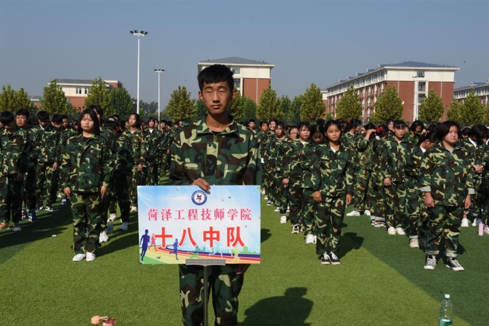 菏泽工程技师学院体育生的风采