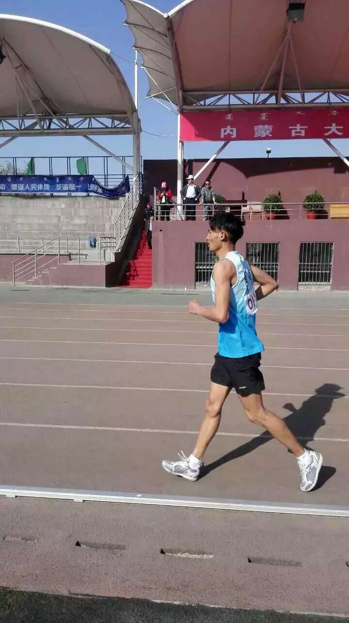 呼兰浩特大学的体育生，激情与荣耀的交织