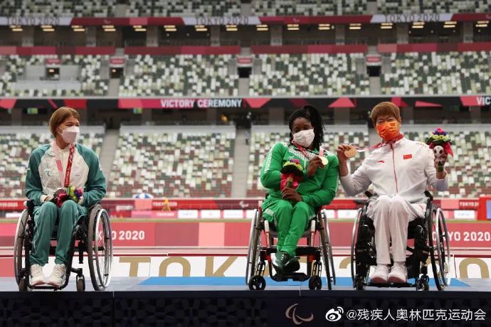 东京残奥会体育解说员的独特之声