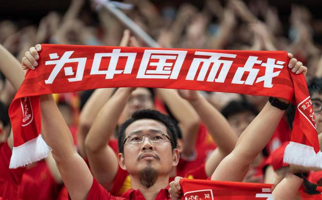 主力后腰停赛，逼迫战术重塑，放弃菱形中场，塞鸟奇兵成关键，抢分之路再启