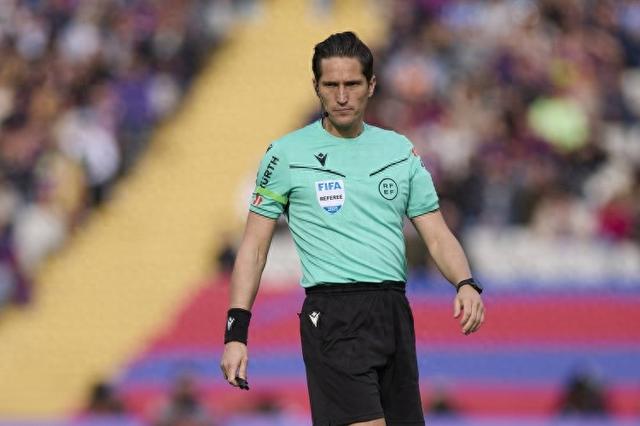 世俱杯选拔风波与西甲主裁遭遇FIFA重拳整治，业务能力遭质疑挑战的背后