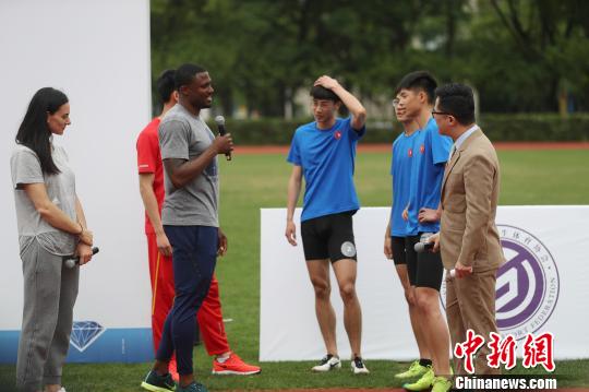 我的体育老师特点
