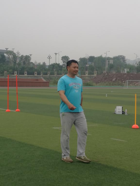 塑造学生身心健康，体育老师的劳动与价值