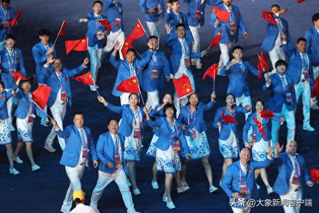 体育代表团入场服装，展现国家形象与文化的华丽风采