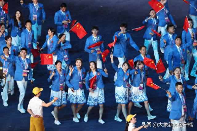 体育代表团入场服装，展现国家形象与文化的华丽风采