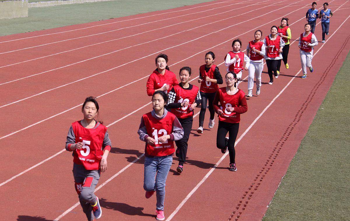 家庭体育课难吗？——亲子运动的新视角