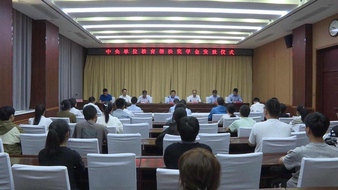 新村体育之光，杨旭老师的教育人生旅程