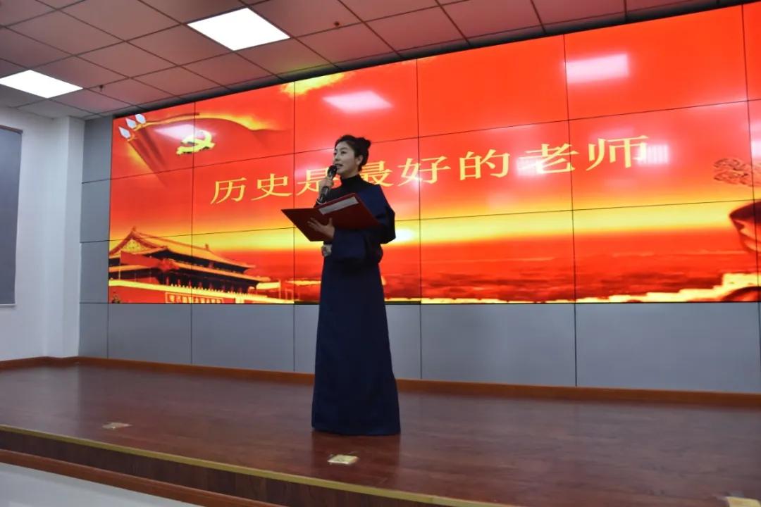 尊敬的领导、师长、家长与同学们齐聚一堂