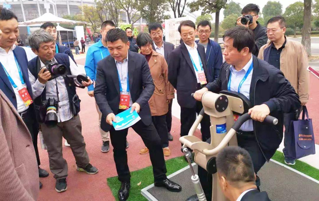 尊敬的各位领导、老师、家长和同学们