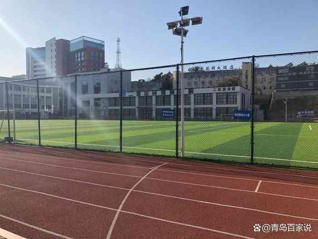 二八附近的体育场，活力四溢的运动胜地