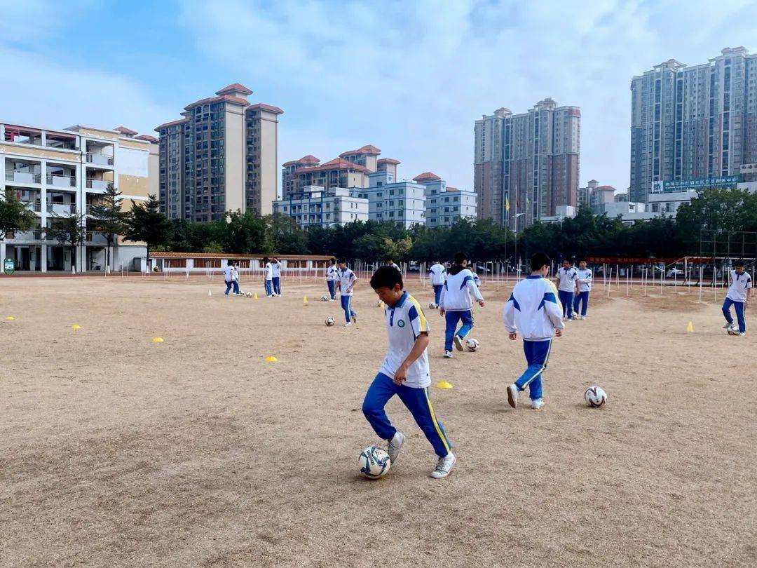 丹灶中学体育教师的风采与担当