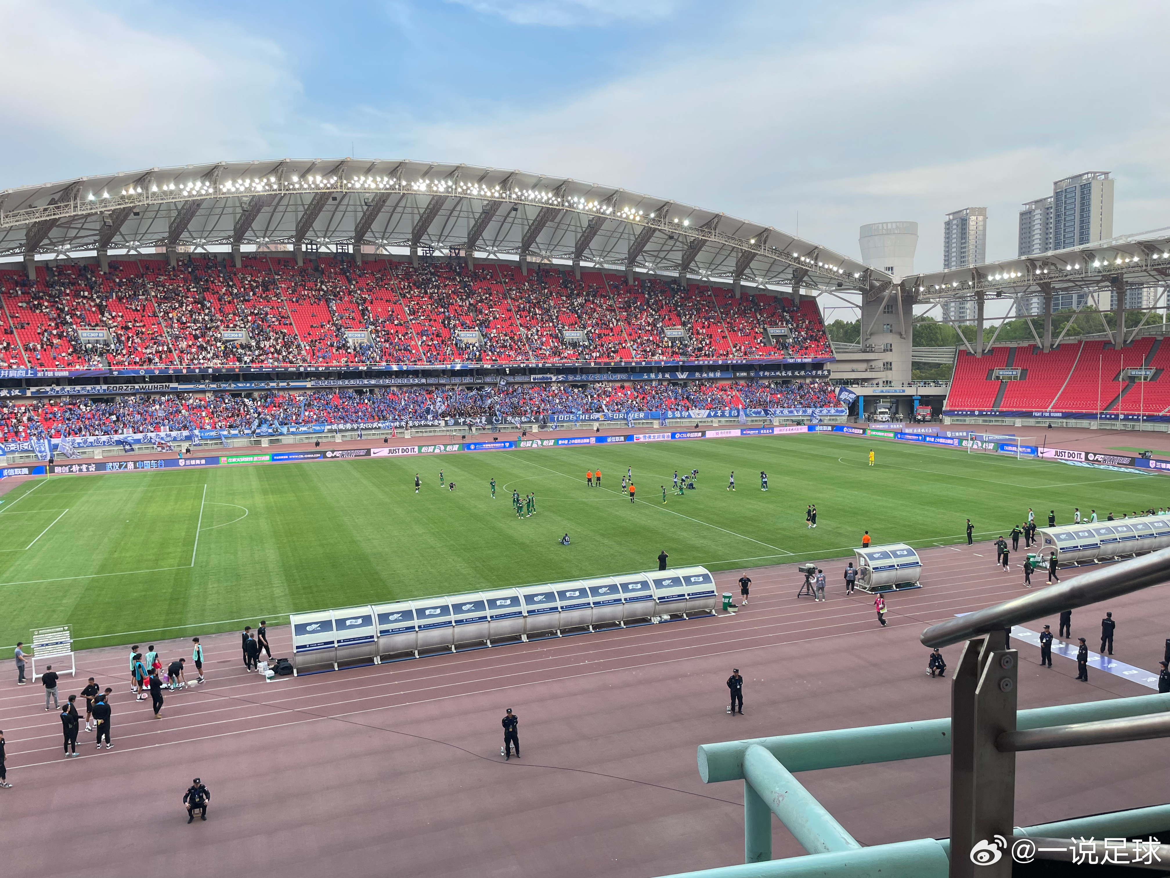 中超联赛的新里程碑，单轮两场比赛突破五万观众现场观战