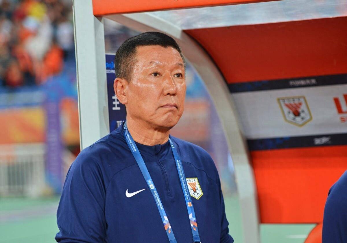 赛场风云，从落后到逆转的喜悦瞬间——崔康熙与他的弟子们的庆祝时刻