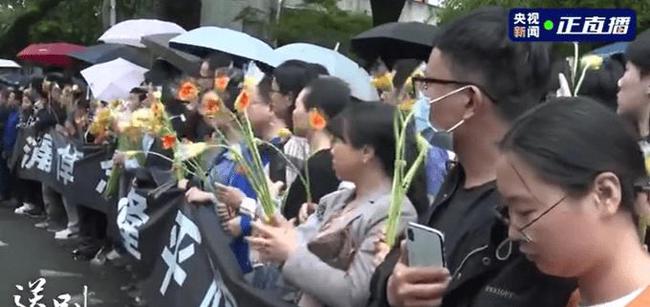 杜兰特谈与华子相撞，热血赛场上的瞬间与信念的回归