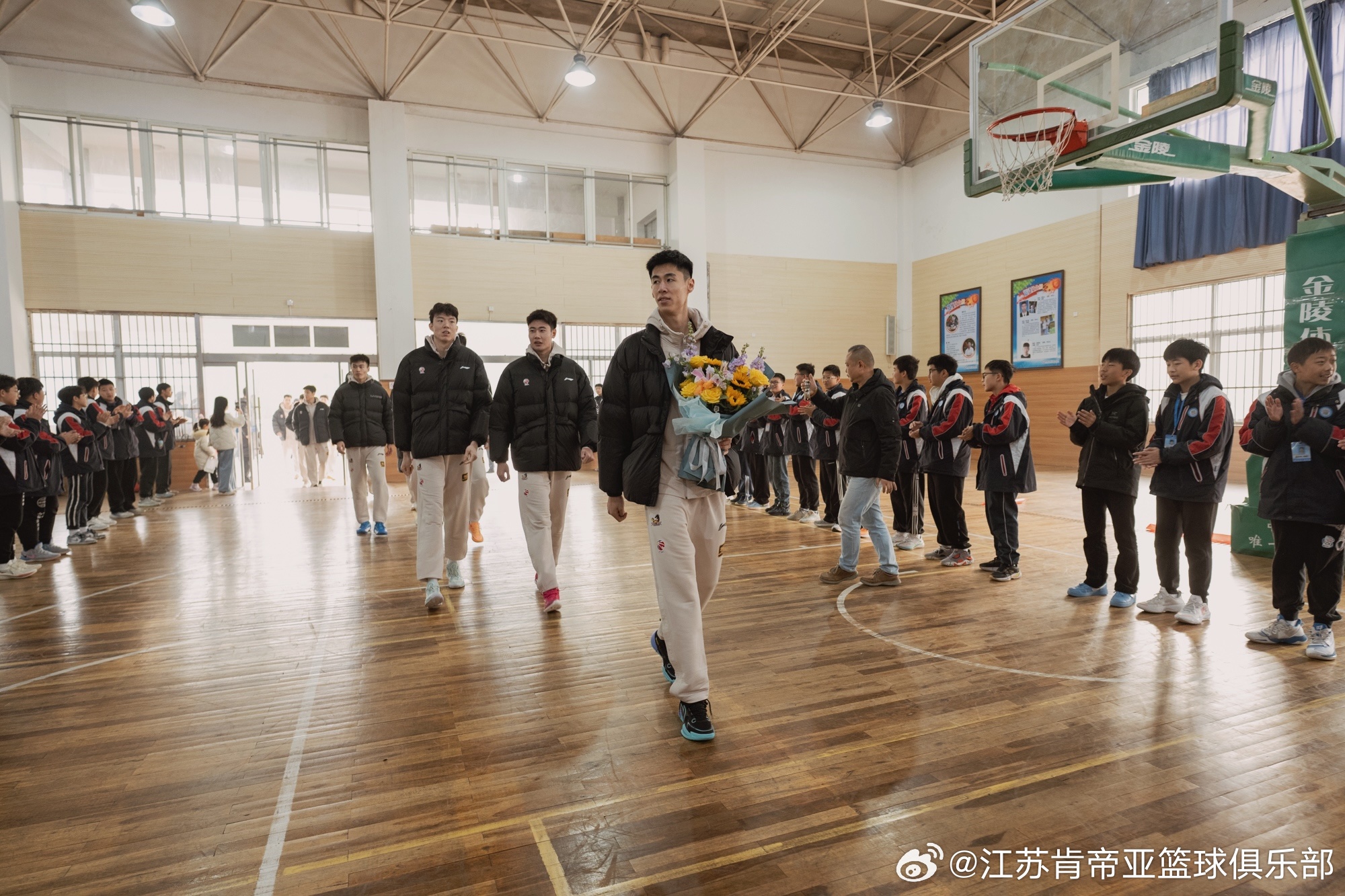 公益行，青春跃动，篮下同行——肯帝亚走进丹阳市第八中学