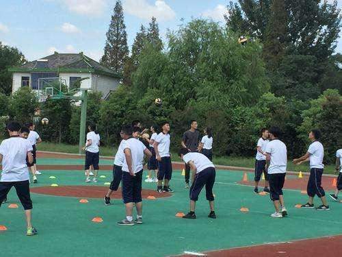 正义小学的体育老师——塑造未来的运动英雄与品格典范