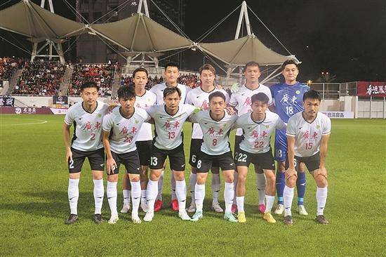中甲赛场风云再起，广东广州豹队展现强势表现，以2-0战胜大连鲲城队，取得两连胜佳绩。在这场激烈的比赛中，广东广州豹队凭借梁学铭的破门和杨浩的传射建功，成功展现了其强大的实力和战术素养。