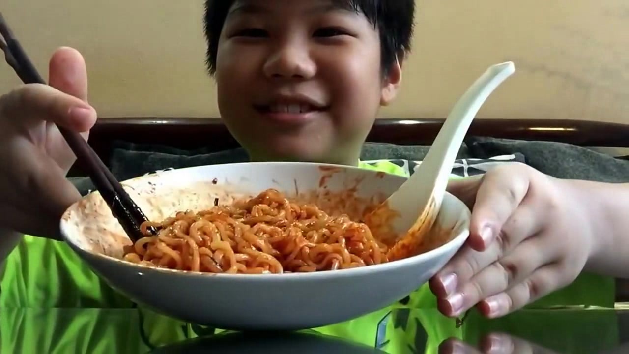 体育小孩的独特爱好，火鸡面的魅力与挑战