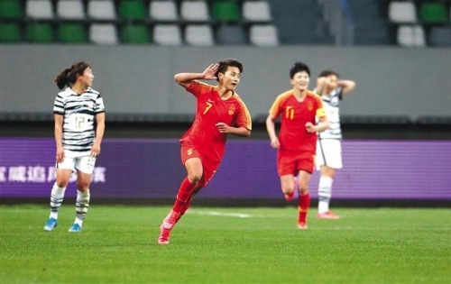 女足国脚吴海燕的舞蹈时光，与队友共享欢乐时刻