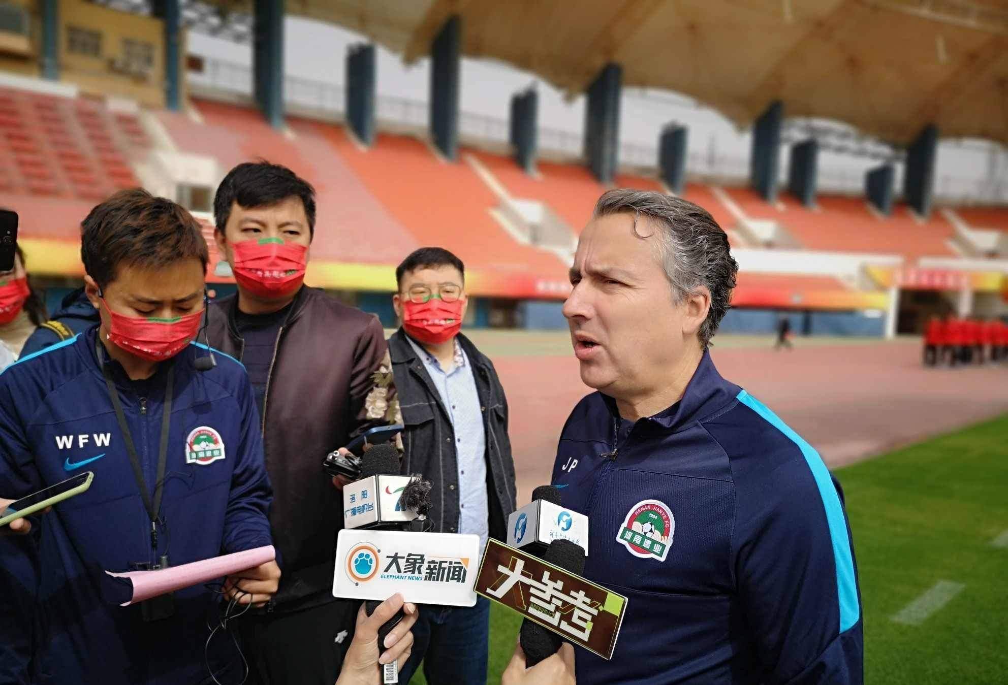 河南队工资发放与人员调整背后的挑战与故事解析