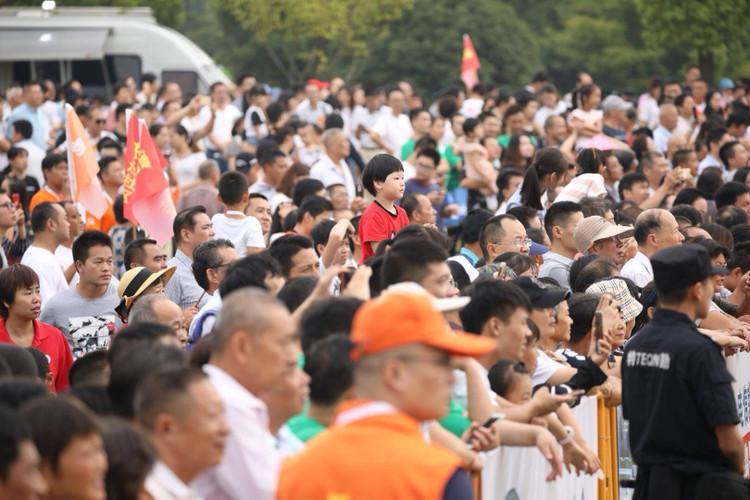 体育明星亲民吗？探究明星与民众之间的桥梁