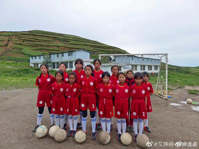 女足国脚朱钰、霍悦欣、欧懿垚走进重庆马坊小学，共筑足球梦想，传递公益力量