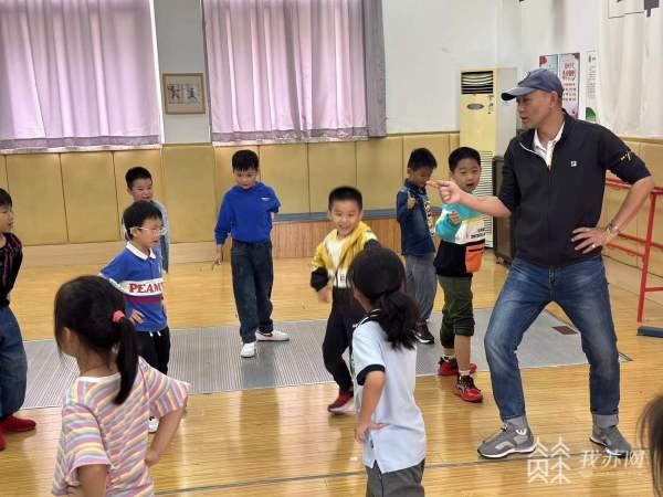 海螺小学体育老师的工资概况